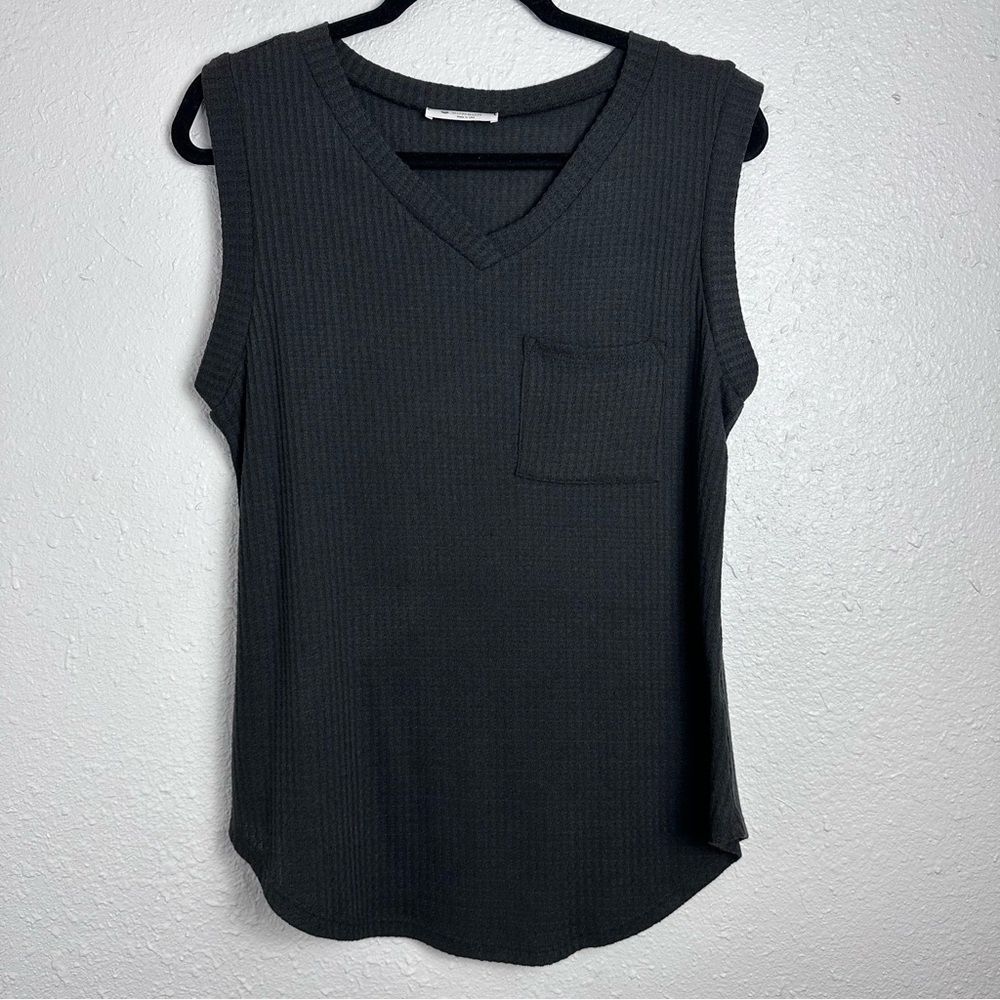 BomBom Waffle Knit V-NeckTank Top Size Small‎